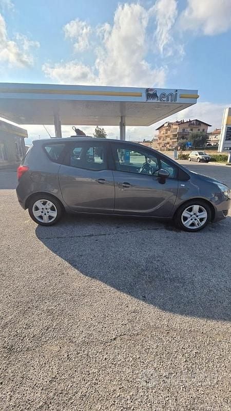 Usata Opel Meriva 2017 Grigio Monovolume