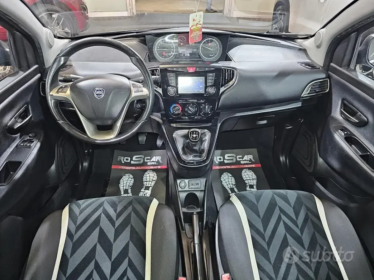 Usata Lancia Ypsilon 69 CV (50 kW) 2017 Nero Utilitaria