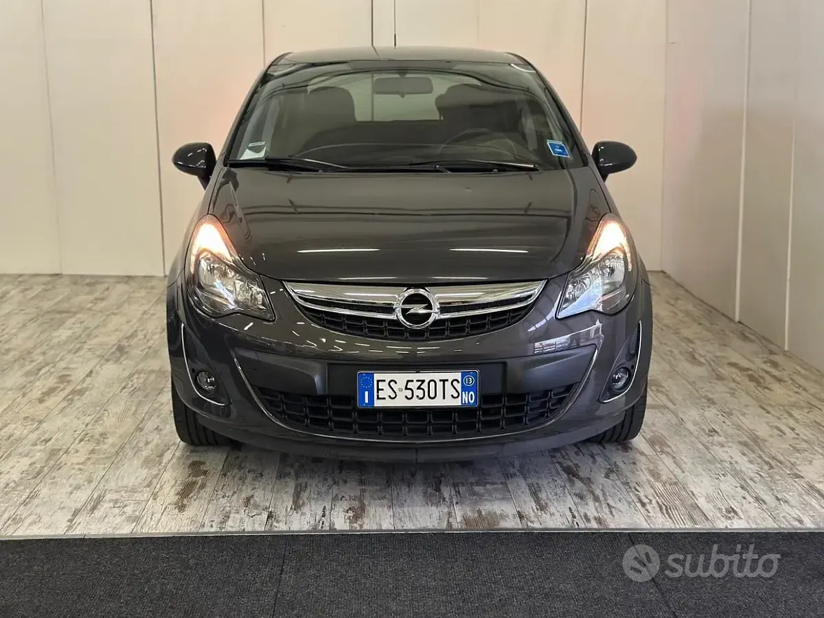 Usata Opel Corsa Edition 85 CV (62 kW) 2013 Grigio Utilitaria