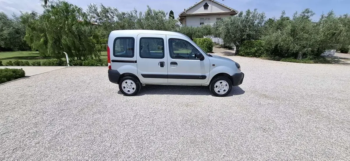 Usata Renault Kangoo 84 CV (61 kW) 2003 Grigio Monovolume