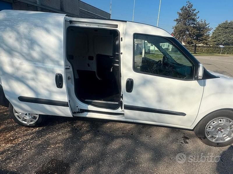 Usata Fiat Doblò S 120 CV (88 kW) 2021 Bianco Monovolume