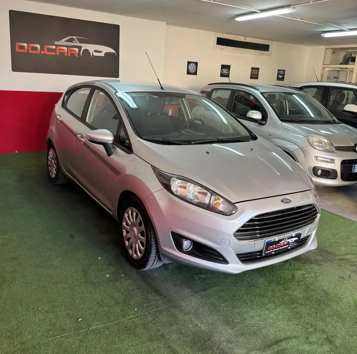Usata Ford Fiesta Titanium 75 CV (55 kW) 2014 Grigio Utilitaria