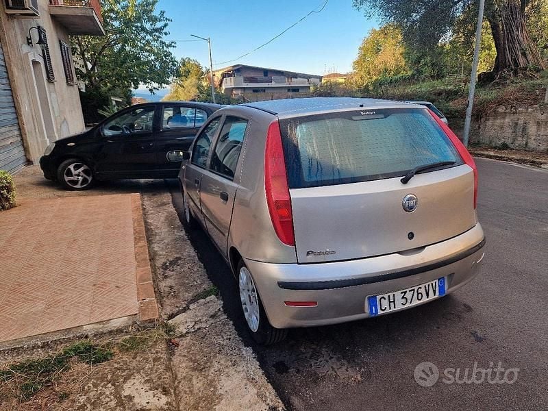 Usata Fiat Punto Emotion 86 CV (63 kW) 2003 Utilitaria