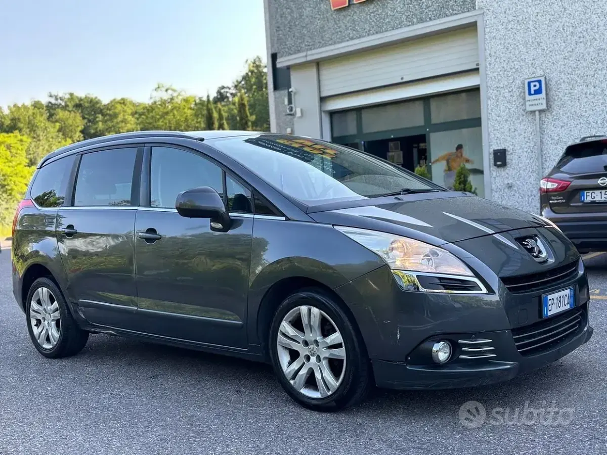 Usata Peugeot 5008 Active 115 CV (84 kW) 2013 Grigio Monovolume
