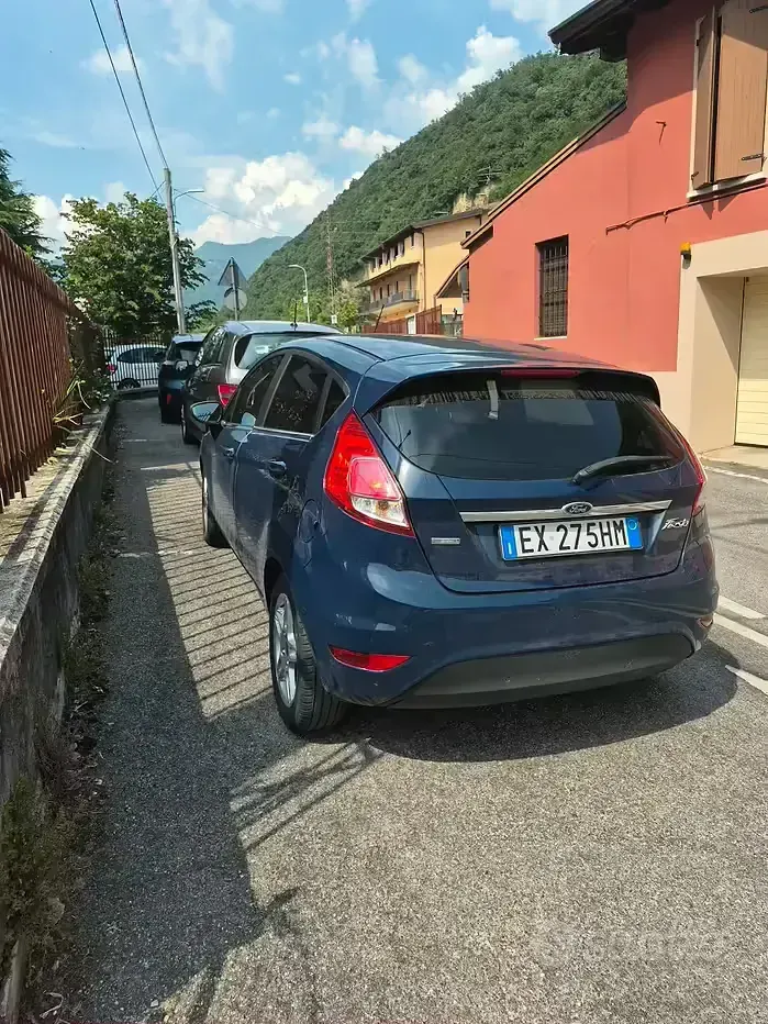 Usata Ford Fiesta 100 CV (73 kW) 2014 Bluazzurro Utilitaria