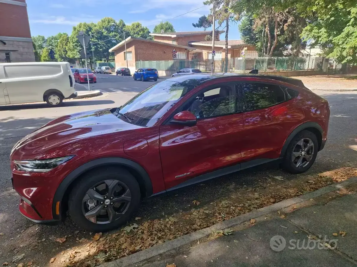 Usata Ford Mustang Extended Range 136 CV (100 kW) 2021 Rosso Station wagon
