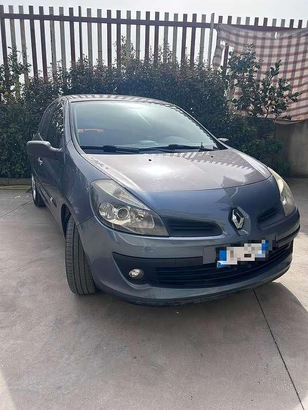 Usata Renault Clio II Dynamique 86 CV (63 kW) 2006 Berlina