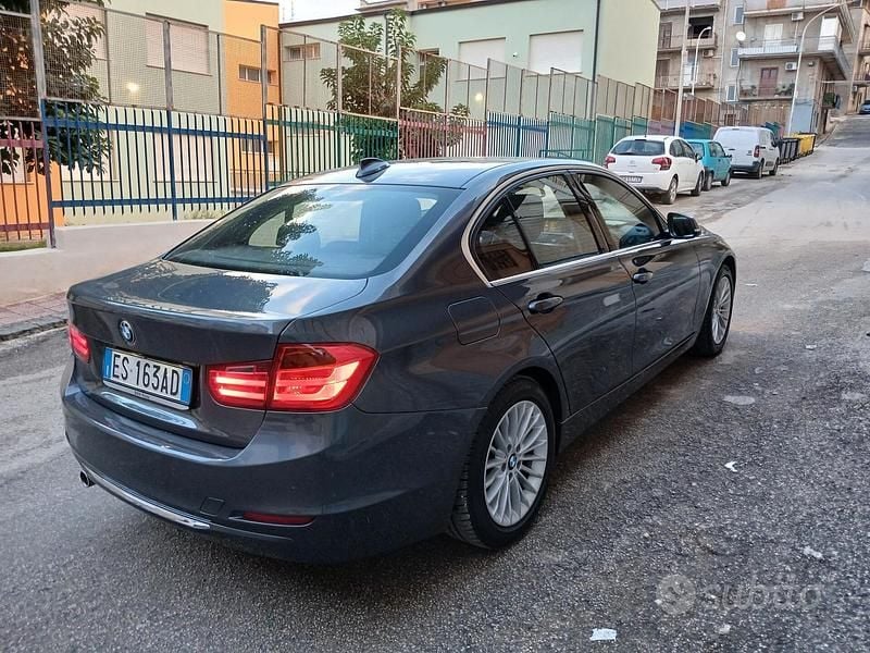 Usata BMW 320 Luxury Line 184 CV (135 kW) 2013 Grigio Berlina