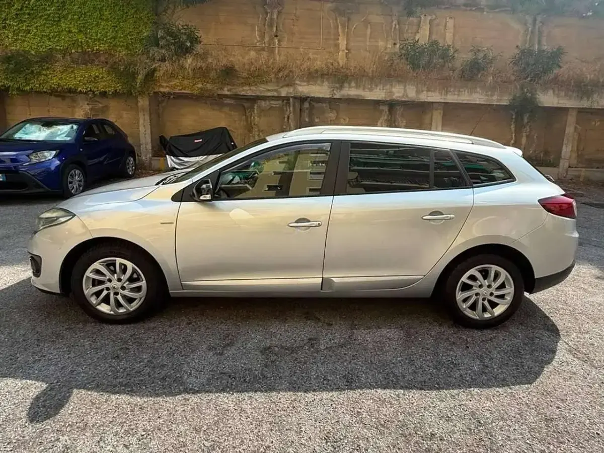 Usata Renault Mégane GrandTour LIMITED 110 CV (80 kW) 2015 Argento metalizzato Station wagon