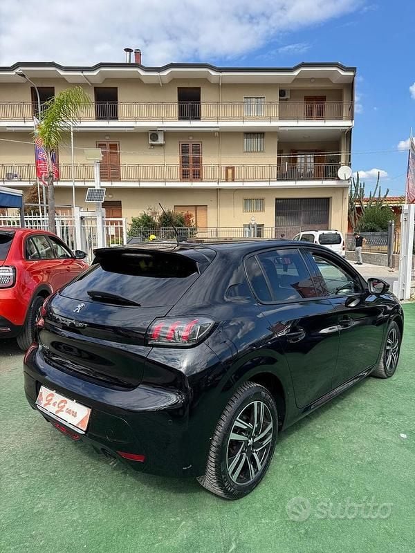 Usata Peugeot 208 Allure 102 CV (75 kW) 2021 Nero Utilitaria
