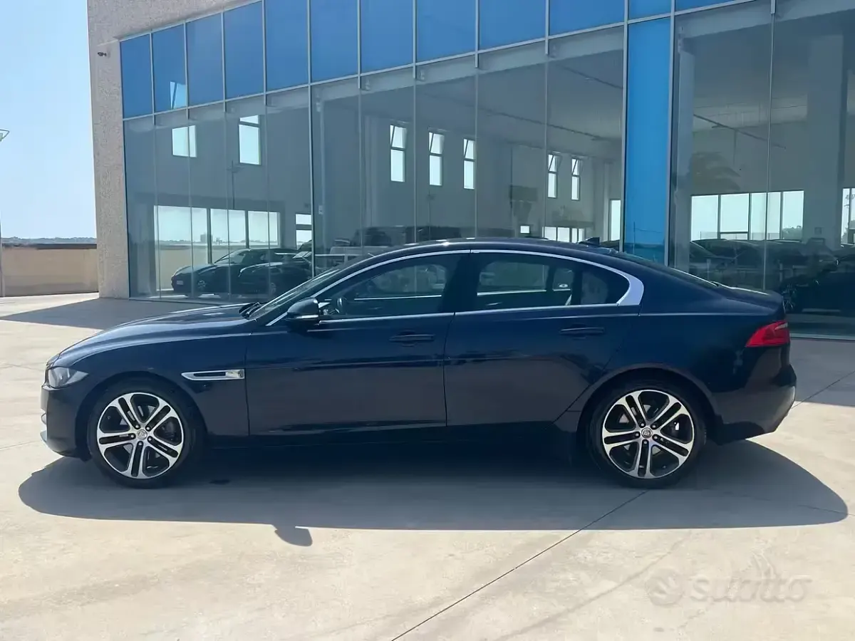 Usata Jaguar XE Business Edition 180 CV (132 kW) 2016 Blu/azzurro Berlina