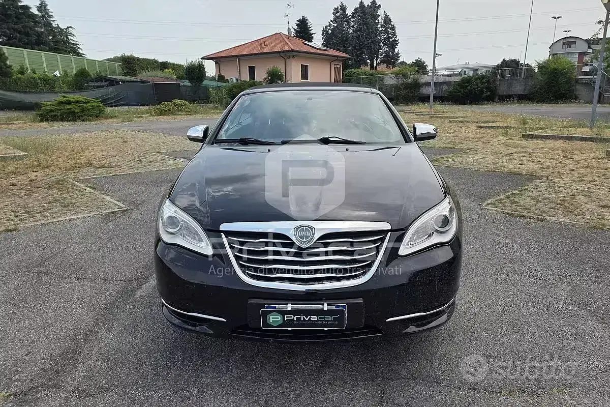 Usata Lancia Flavia 170 CV (125 kW) 2015 Nero Cabrio