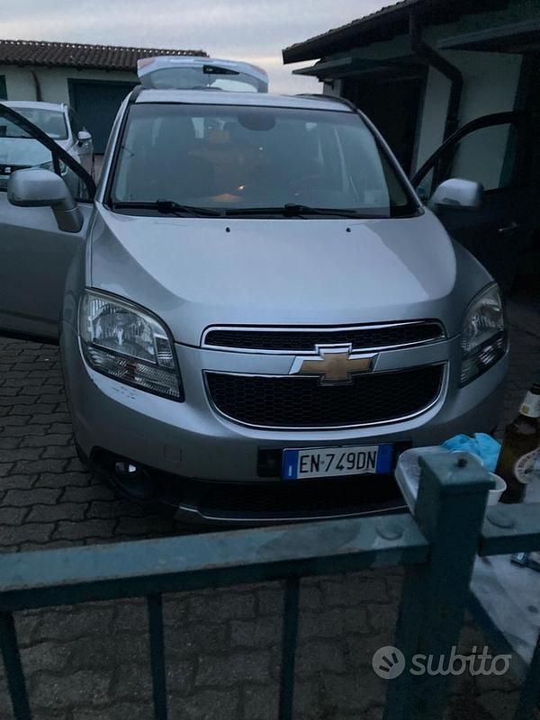 Usata Chevrolet Orlando 130 CV (95 kW) 2012 Grigio Monovolume