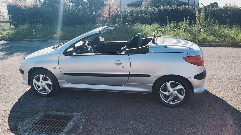 Usata Peugeot 206 CC 109 CV (80 kW) 2006 Cabrio