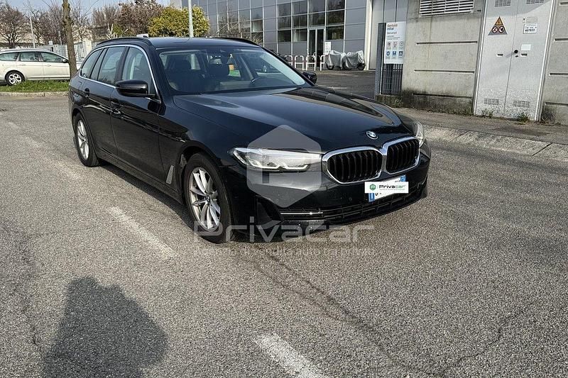 Usata BMW 520 Luxury Line 190 CV (139 kW) 2022 Nero Station wagon