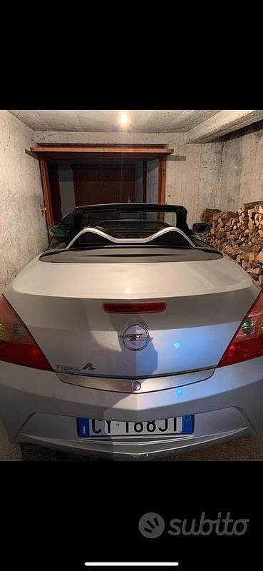Usata Opel Tigra 90 CV (66 kW) 2005 Grigio Cabrio