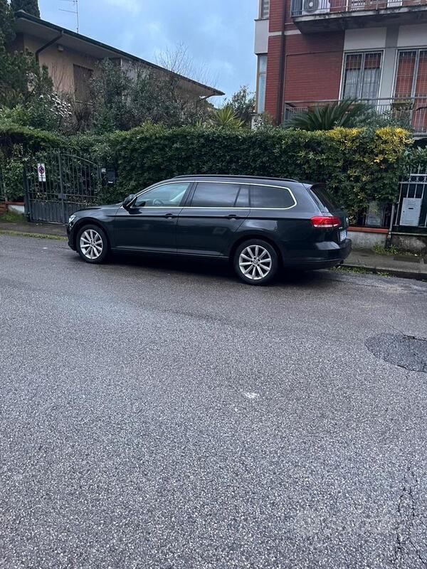 Nero Usata 2019 VW Passat Executive Station wagon | 13.500 € (Ottimo prezzo) - Immagine 1/4