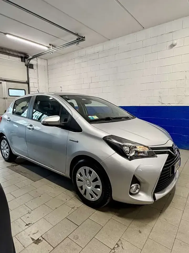 Usata Toyota Yaris Hybrid Active 101 CV (74 kW) 2015 Other Berlina
