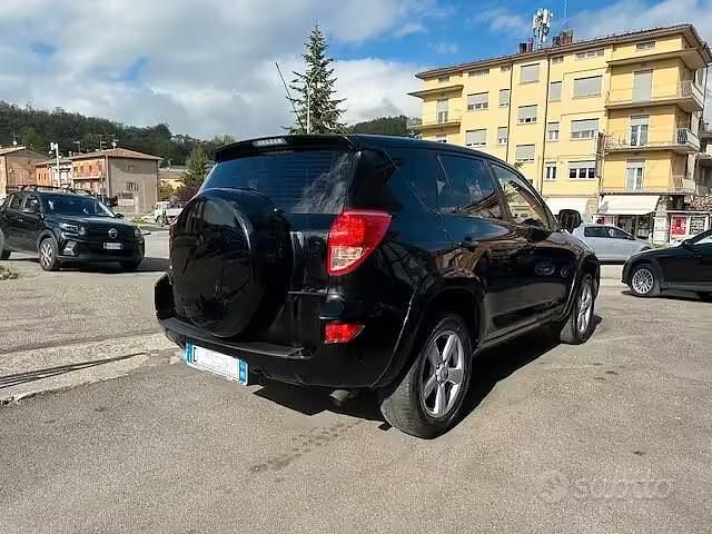 Usado Toyota RAV4 177 CV (130 kW) 2006 Negro SUV