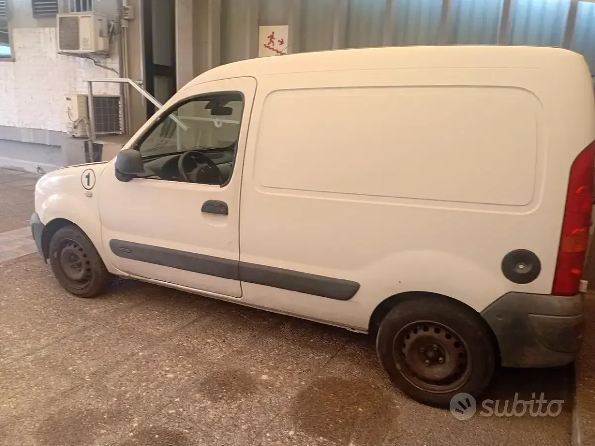 Usata Renault Kangoo 68 CV (50 kW) 2007 Bianco Monovolume