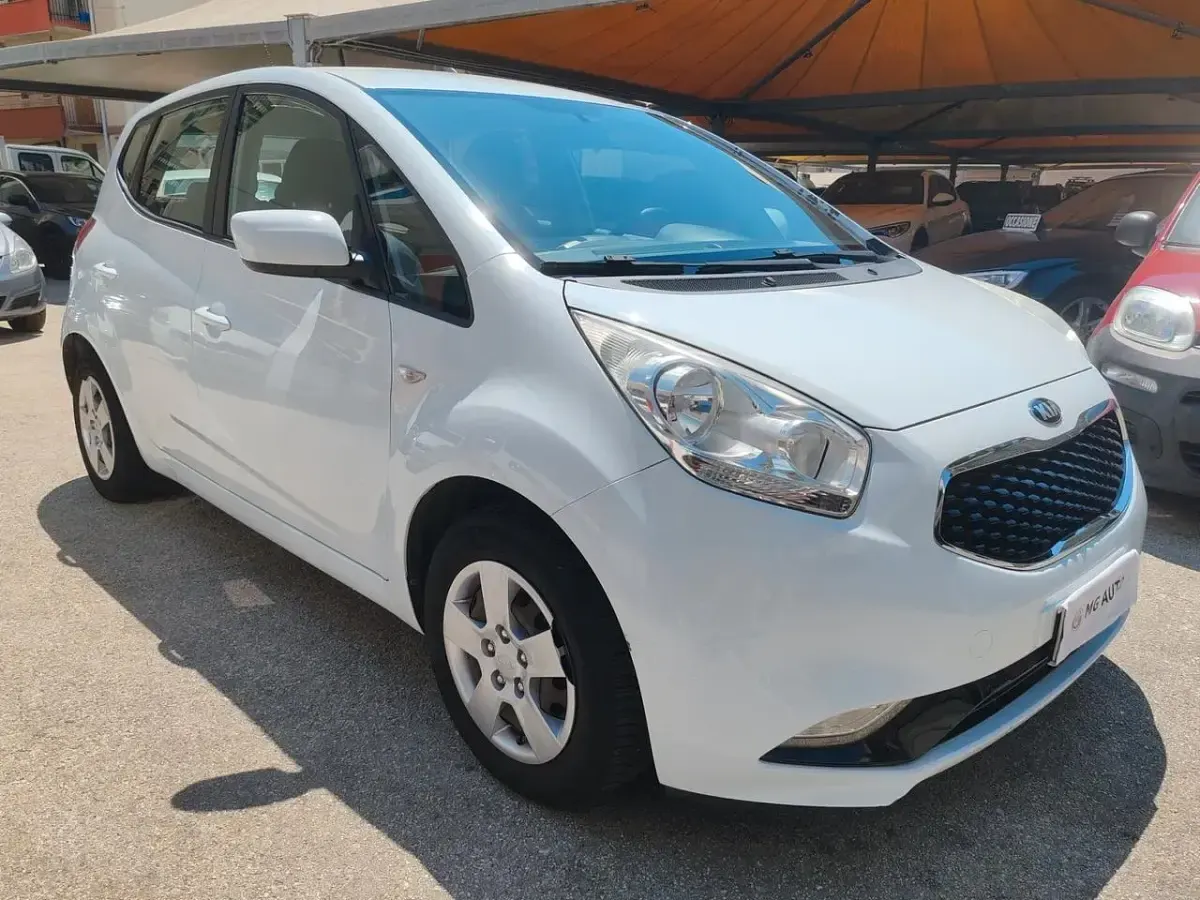 Usata Kia Venga Active 89 CV (65 kW) 2016 Bianco Utilitaria
