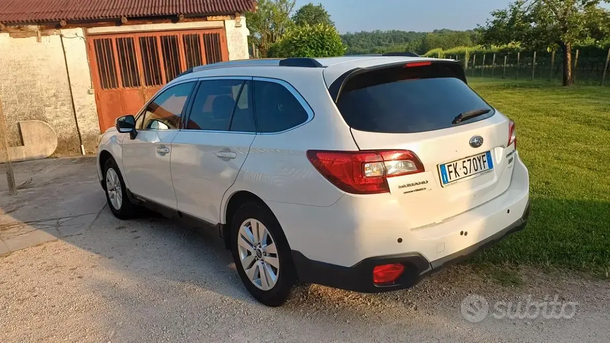 Usata Subaru Outback 150 CV (110 kW) 2017 Bianco Station wagon