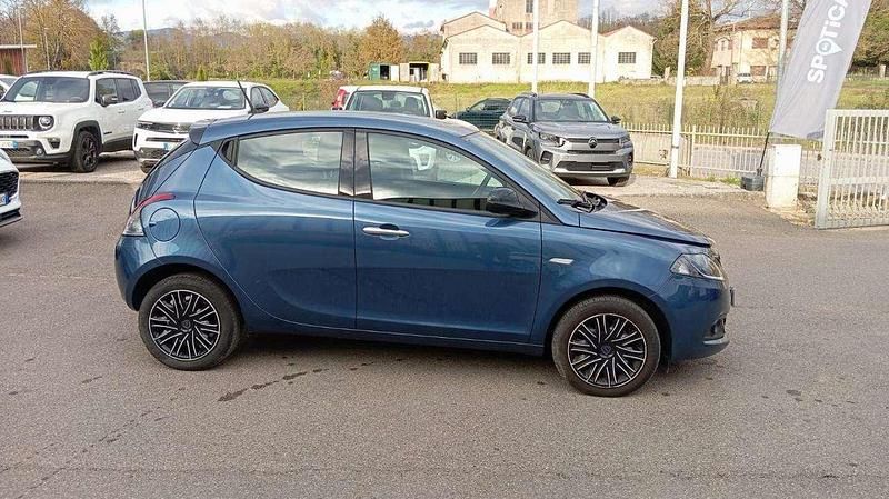 Usata Lancia Ypsilon Gold 69 CV (50 kW) 2023 Blu Utilitaria