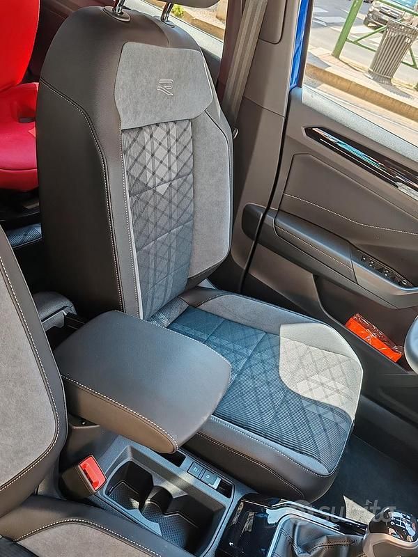 Usata VW T-Roc R-line 116 CV (85 kW) 2024 Blu SUV