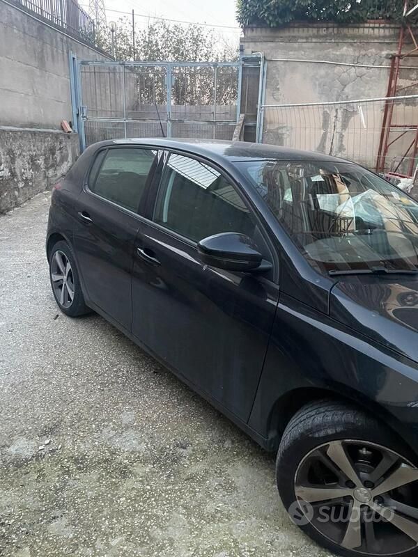 Usata Peugeot 308 131 CV (96 kW) 2018 Utilitaria