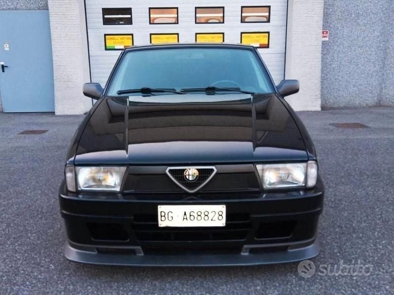 Usata Alfa Romeo 75 Quadrifoglio Verde 165 CV (121 kW) 1991 Nero Berlina