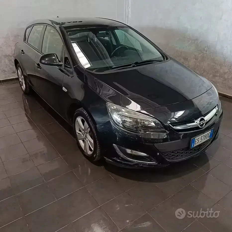 Usata Opel Astra S 131 CV (96 kW) 2013 Nero Berlina