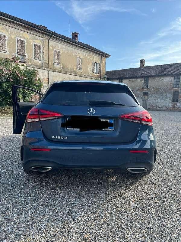 Usata Mercedes A180 Premium 116 CV (85 kW) 2019 Blu Berlina