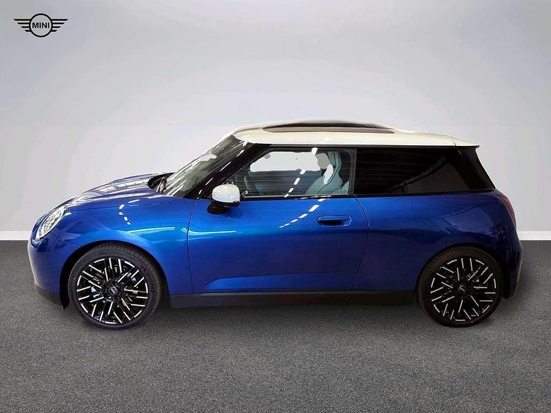 Usata Mini Cooper SE Favoured 160 kW (218 CV) 2025 Blu/azzurro Utilitaria