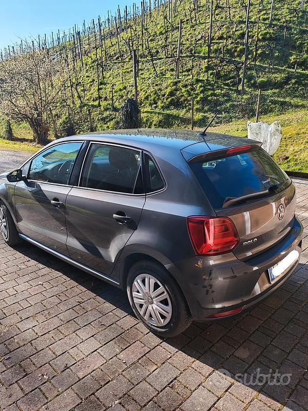 Usata VW Polo Trendline 75 CV (55 kW) 2015 Grigio Utilitaria