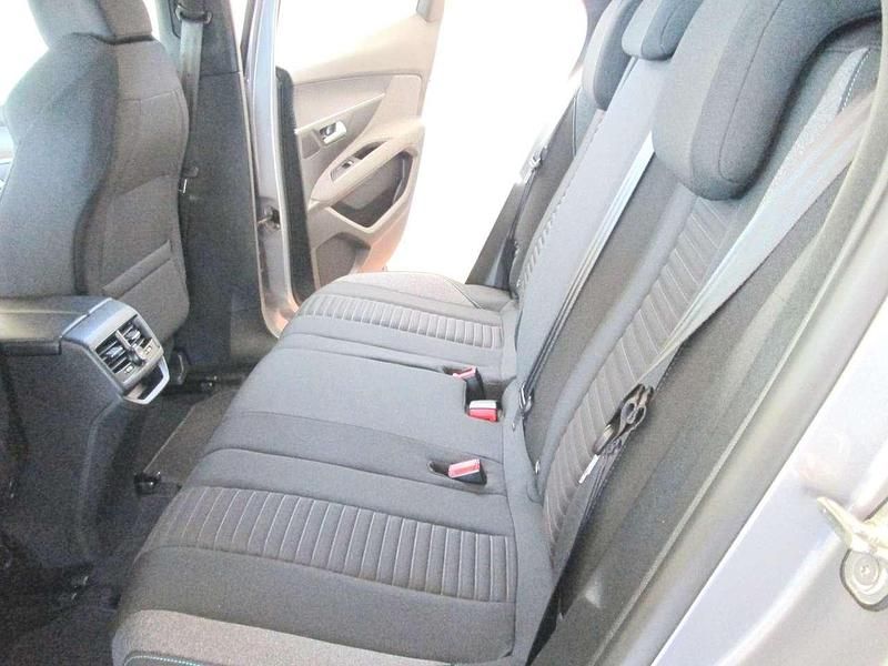 Usata Peugeot 3008 Allure 131 CV (96 kW) 2023 Gris artense metallizzato SUV