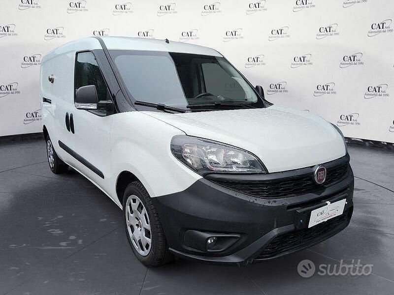 Usata Fiat Doblò Lounge 95 CV (69 kW) 2021 Bianco Monovolume