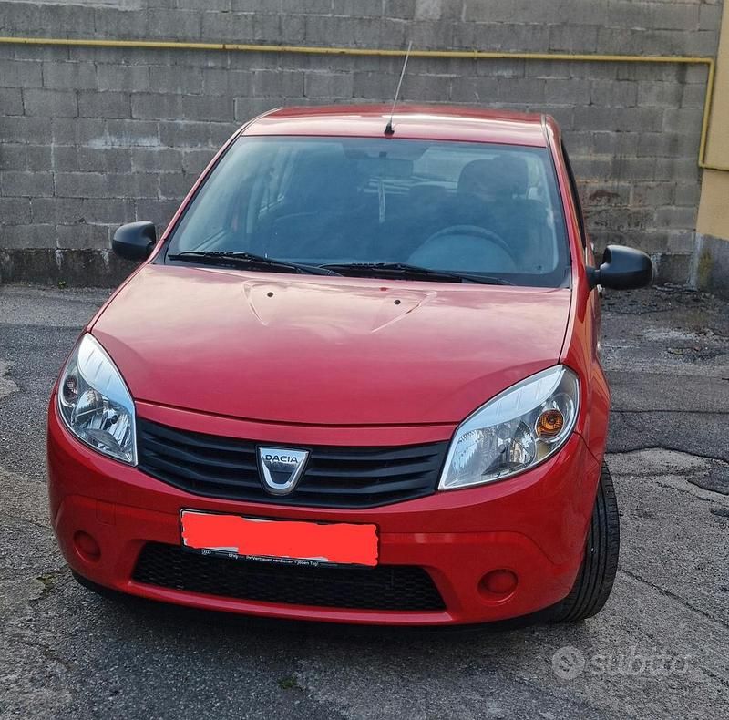 Rosso Usata 2010 Dacia Sandero Due volumi | 2800 € - Immagine 1/4