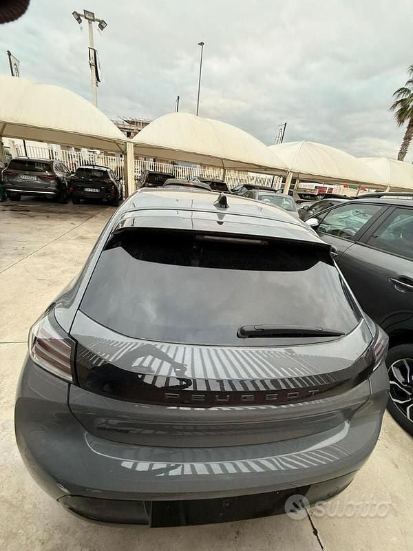 Usata Peugeot 208 Allure 101 CV (74 kW) 2024 Grigio Utilitaria