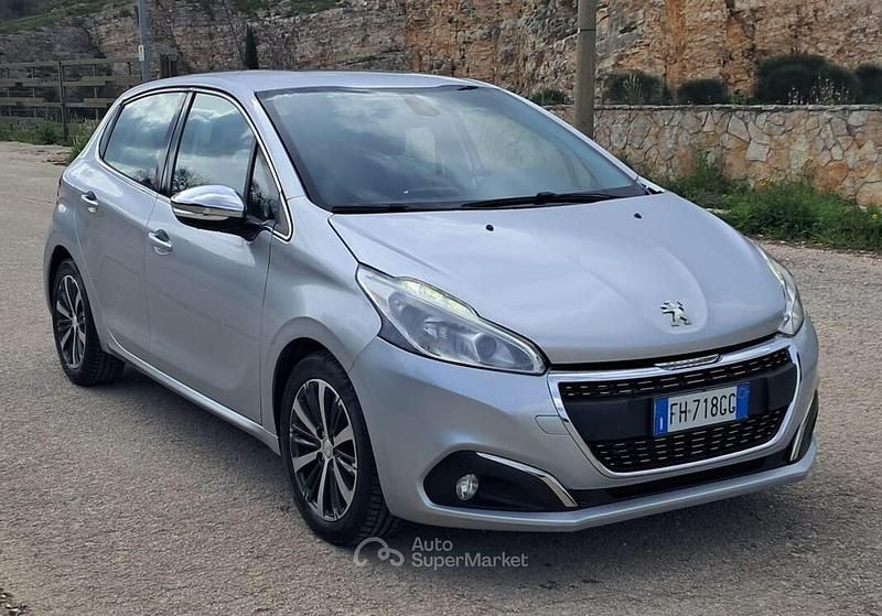 Usata Peugeot 208 82 CV (60 kW) 2017 Argento Utilitaria