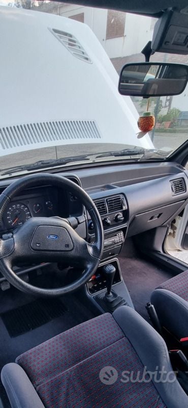 Usata Ford Escort RS 129 CV (94 kW) 1988 Bianco Utilitaria