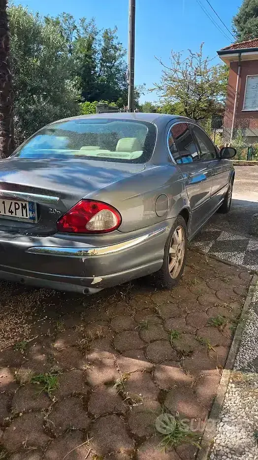 Usata Jaguar X-type 131 CV (96 kW) 2004 Grigio Berlina