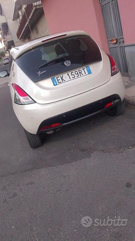 Usata Lancia Ypsilon 95 CV (69 kW) 2011 Utilitaria