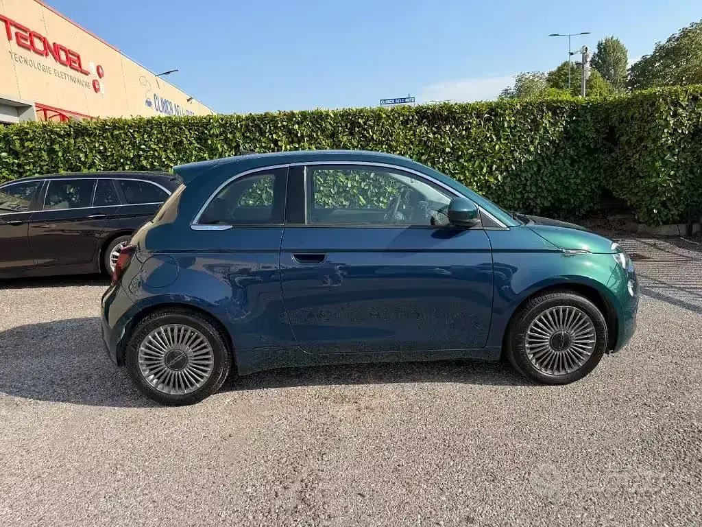 Usata Fiat 500e Action 42 kW (58 CV) 2020 Bluazzurro Berlina