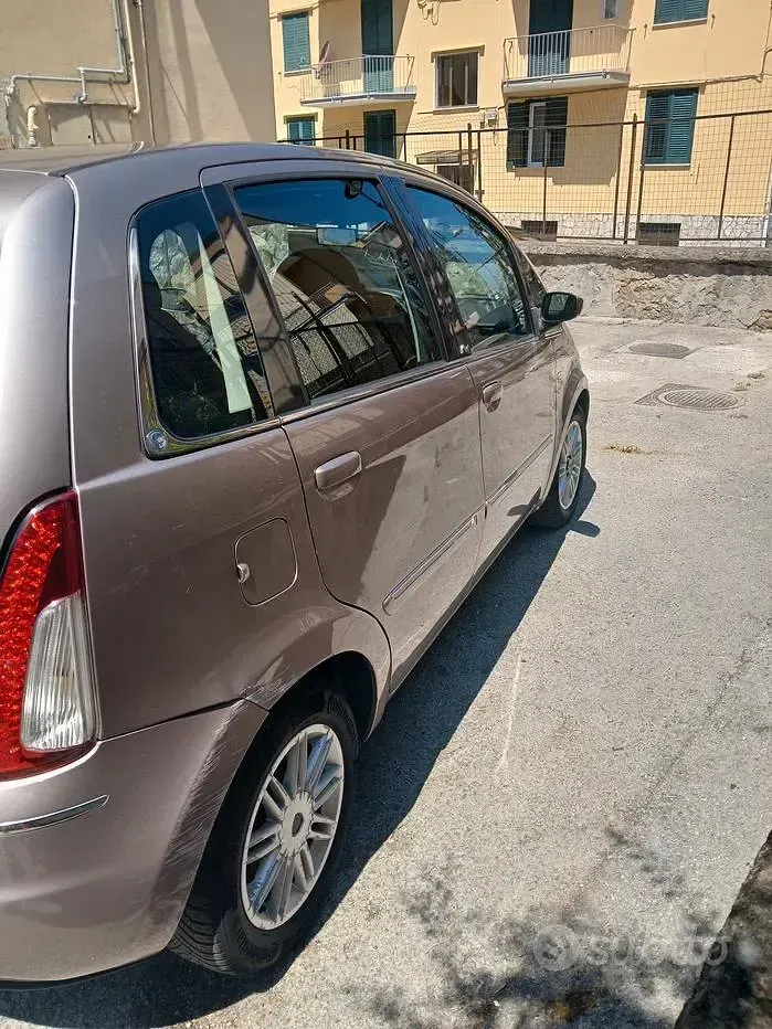 Usata Lancia Musa 90 CV (66 kW) 2009 Monovolume