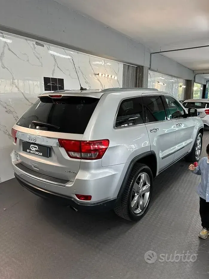 Usata Jeep Grand Cherokee Overland 241 CV (177 kW) 2012 Grigio SUV