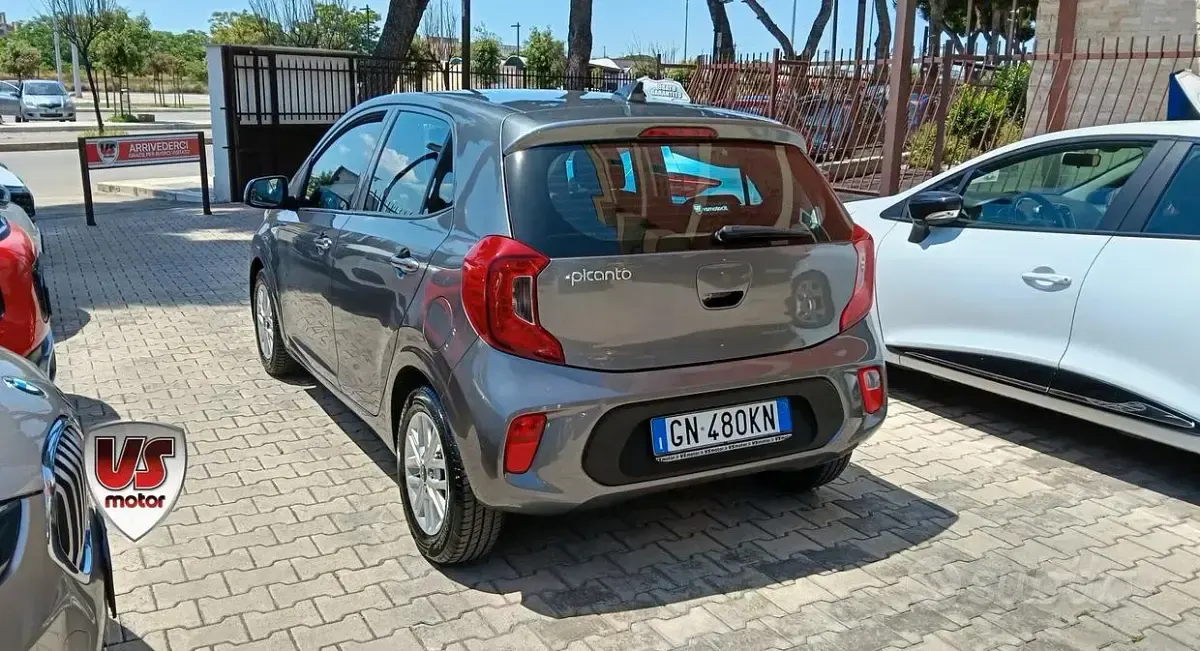 Usata Kia Picanto Urban 65 CV (47 kW) 2023 Grigio Utilitaria