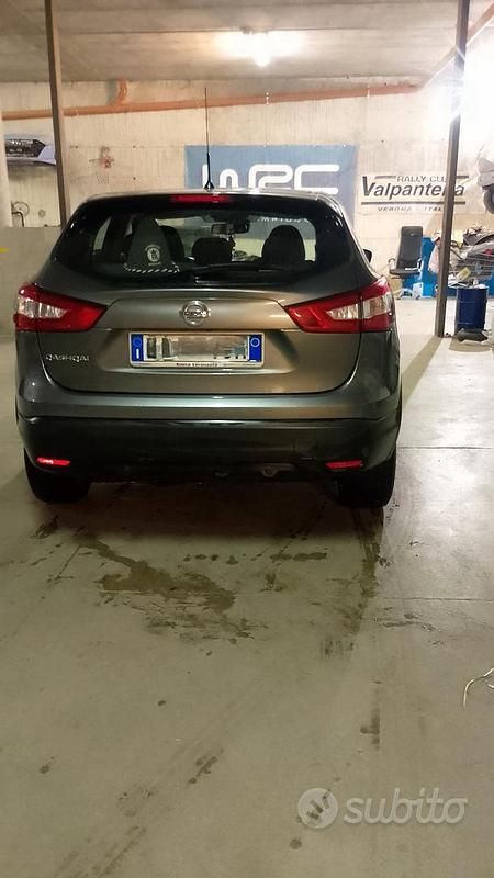 Usata Nissan Qashqai Acenta Premium 131 CV (96 kW) 2014 Grigio SUV