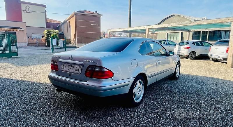 Usata Mercedes CLK200 Elegance 192 CV (141 kW) 1998 Argento Coupé