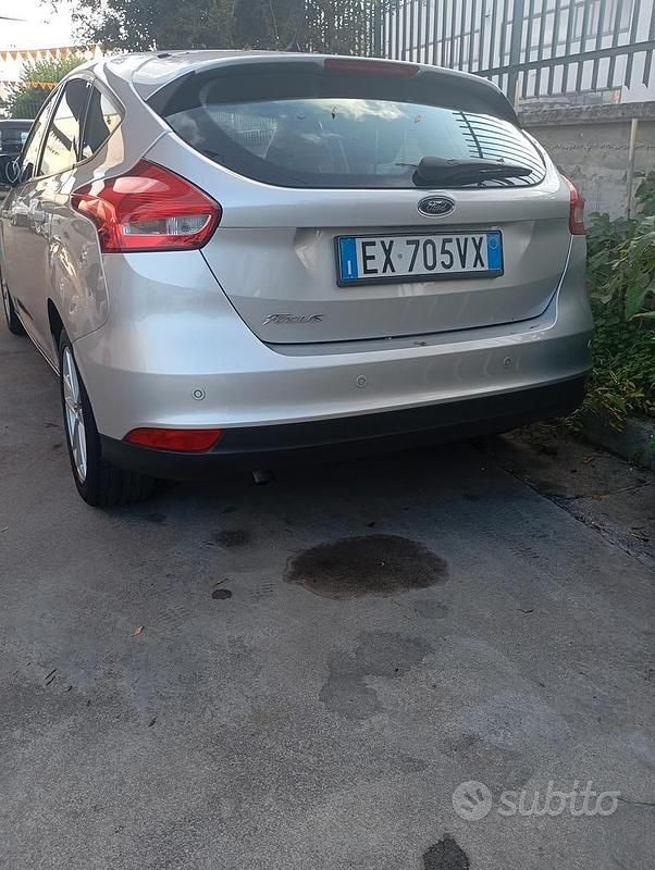 Begagnad Ford Focus 120 HK (88 kW) 2015 Grå Sedan