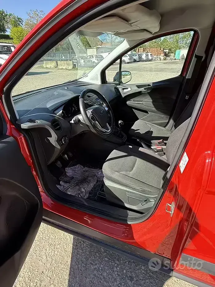 Usata Ford Courier 75 CV (55 kW) 2018 Rosso Monovolume